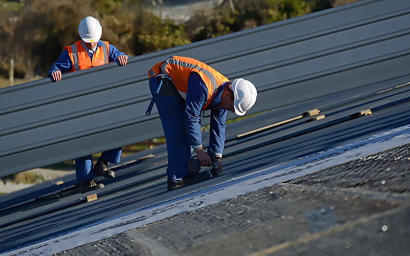 10 Things To Consider Before Hiring An Industrial Roofing Contractor